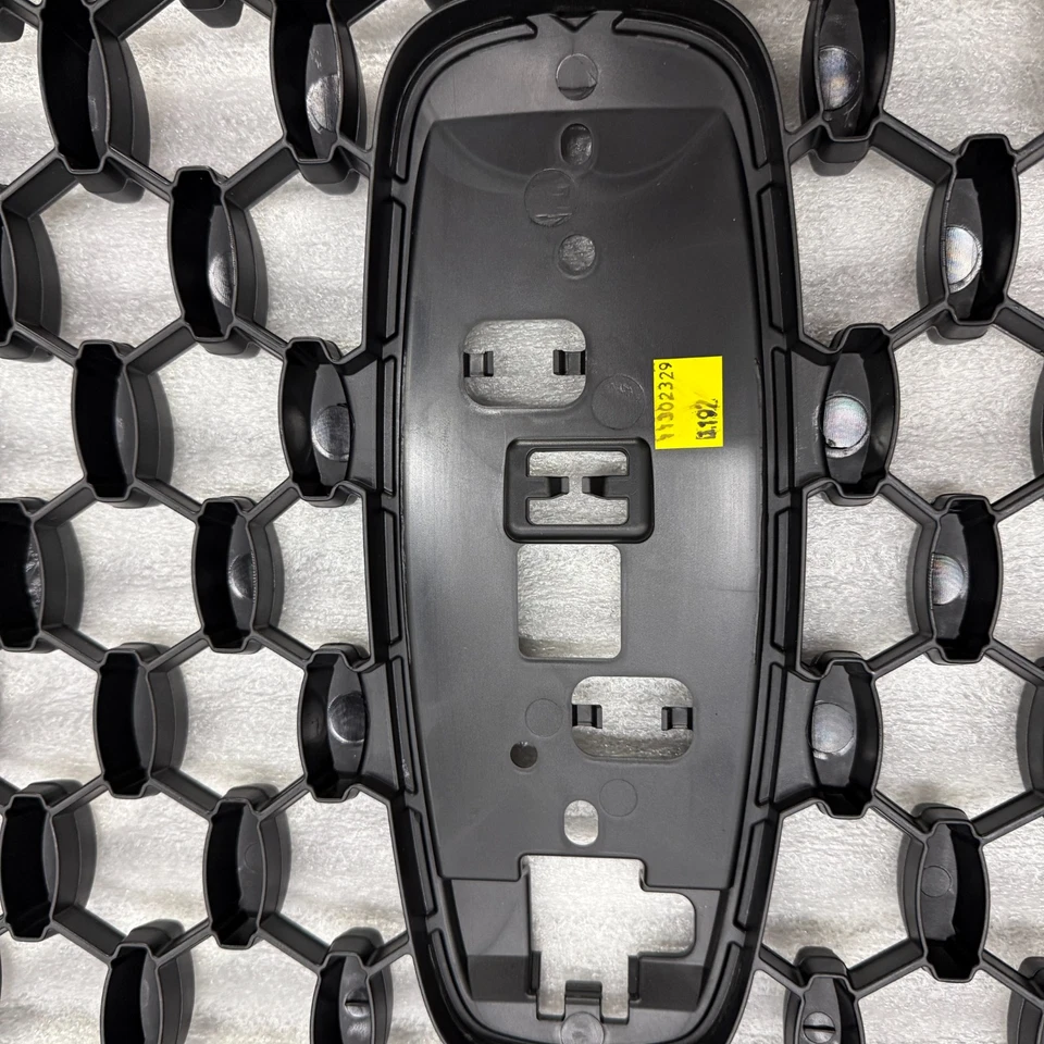 Lincoln Navigator U554 2022-24 parrilla nueva OEM negro cromo satinado NL7Z-8200-PC Foto 2 de 4