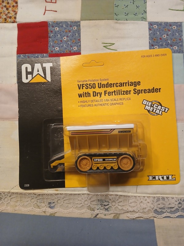 ERTL Cat VFS50  Undercarriage With Dry Fertilizer Spreader
