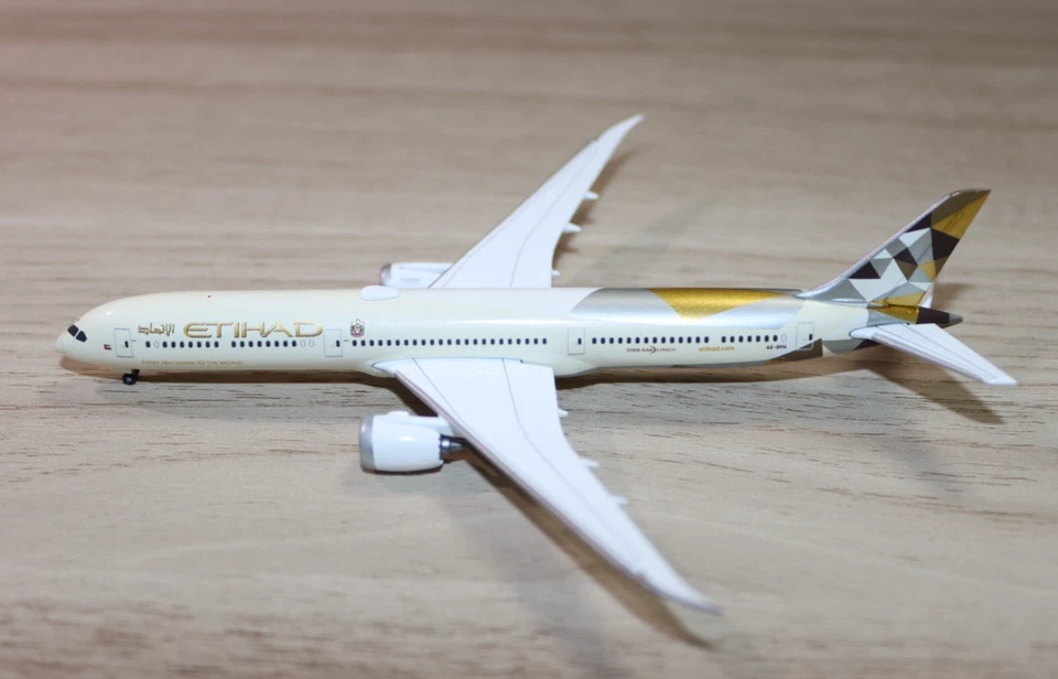 Etihad Airways Boeing 787-10 1:500 Herpa Wings 533119