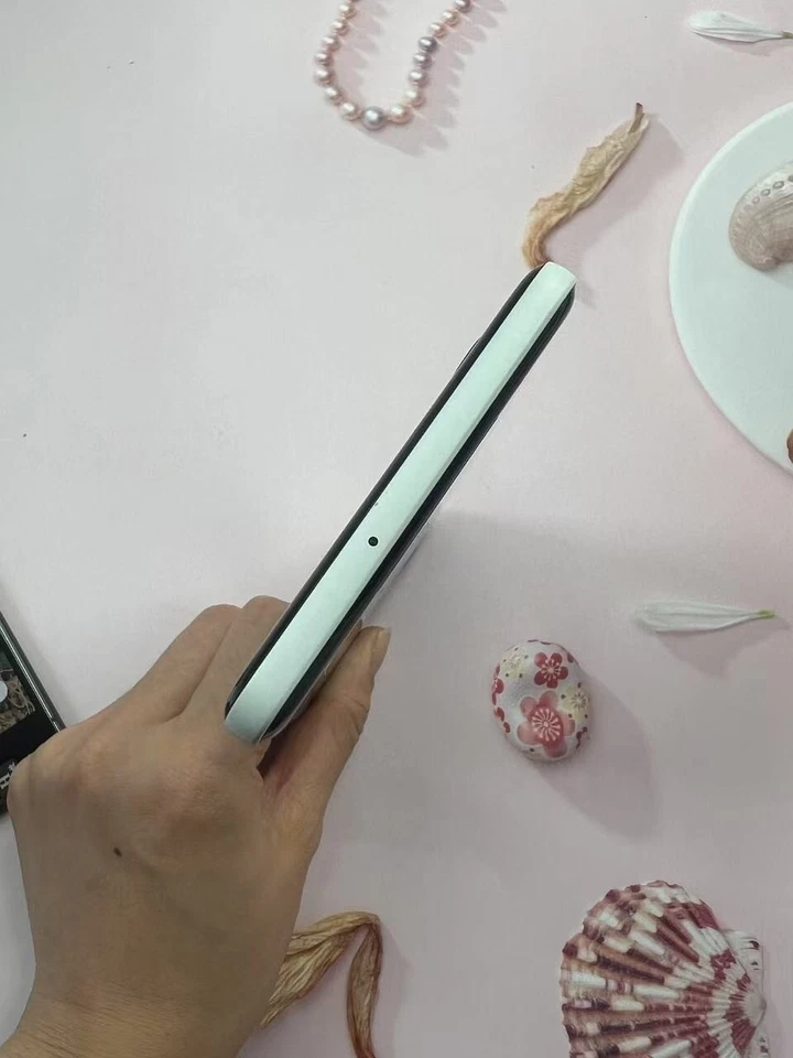 Google Pixel 2/2 XL - 64 GB - (Unlocked) andorid global smart phone - Image 3 of 4