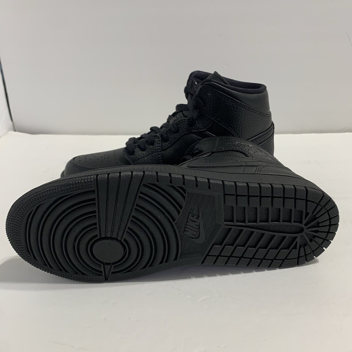 Nike Air Jordan 1 Mid Triple Black Mens Shoes Size 7.5