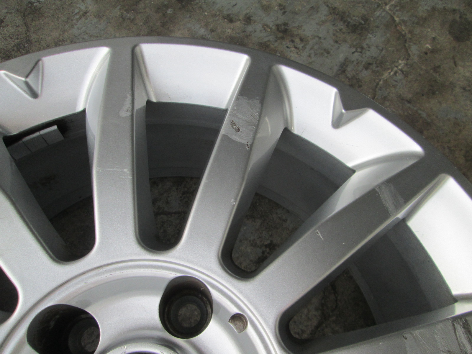 Maserati Ghibli - Front Wheel / Rim USED Part# 670010977