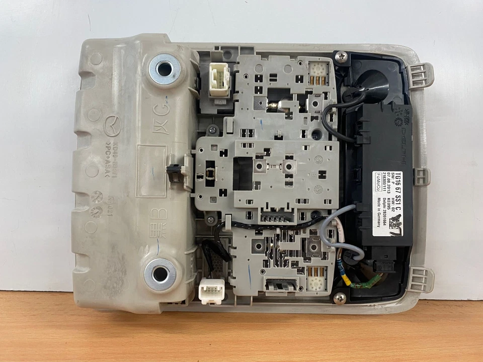 MAZDA 6 GJ MK3 2013-2018 FRONT INTERIOR ROOF LIGHT TG1667SS1C - Изображение 2 из 3