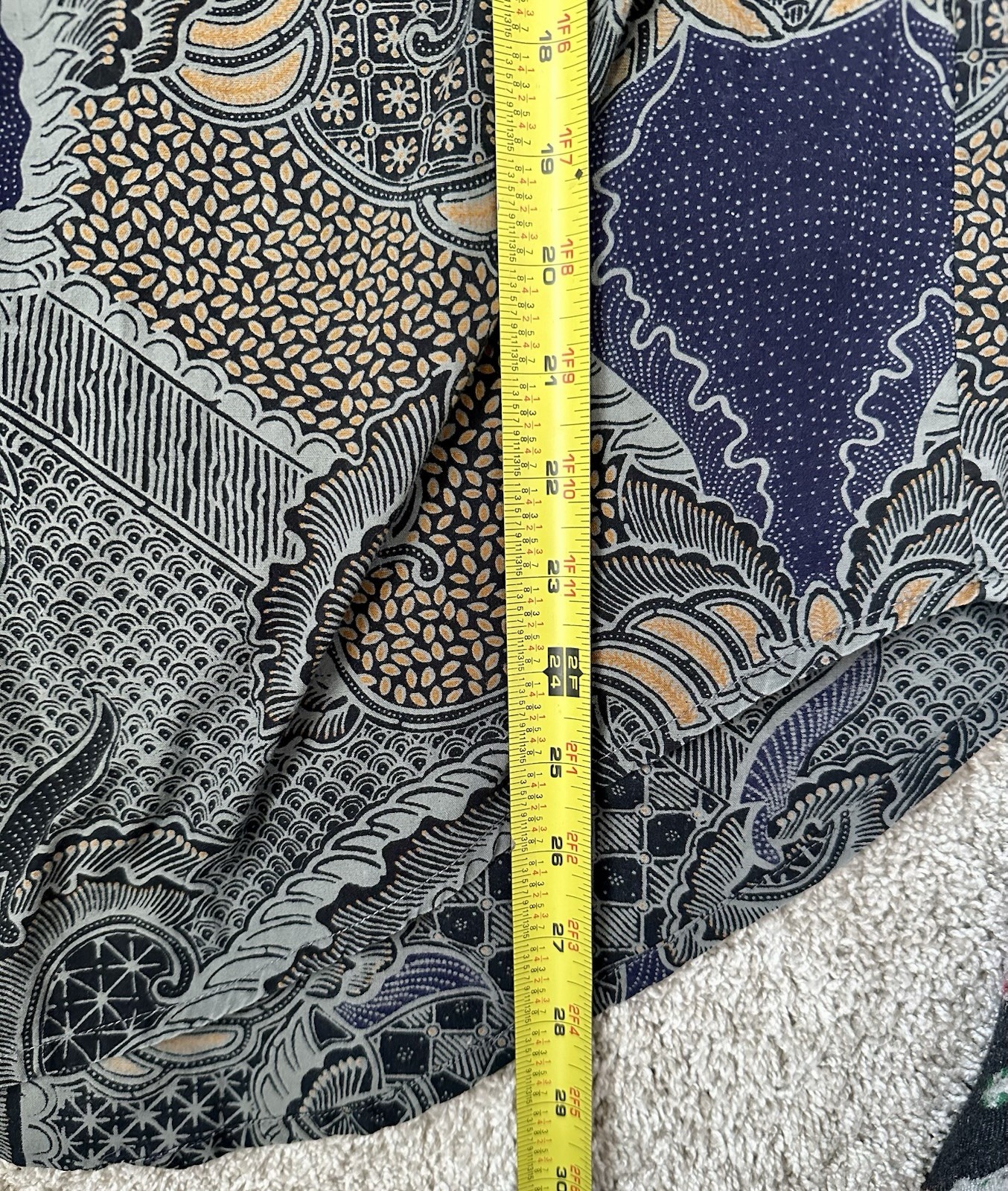 VTG Java Lava Men's Multicolor Geometric Button-U… - image 7