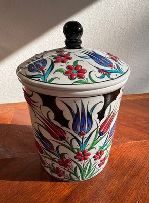 Schöner Behälter aus Iznik Keramik, Museumsqualität, vielseitig einsetzbar