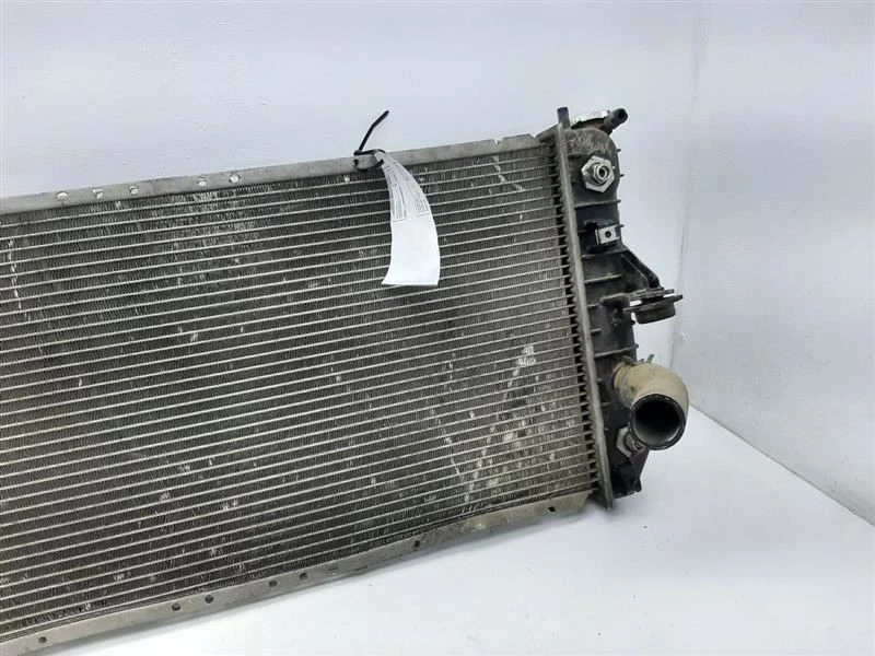 Radiador SE 00-05 PONTIAC BONNEVILLE 89018545 Foto 3 de 4