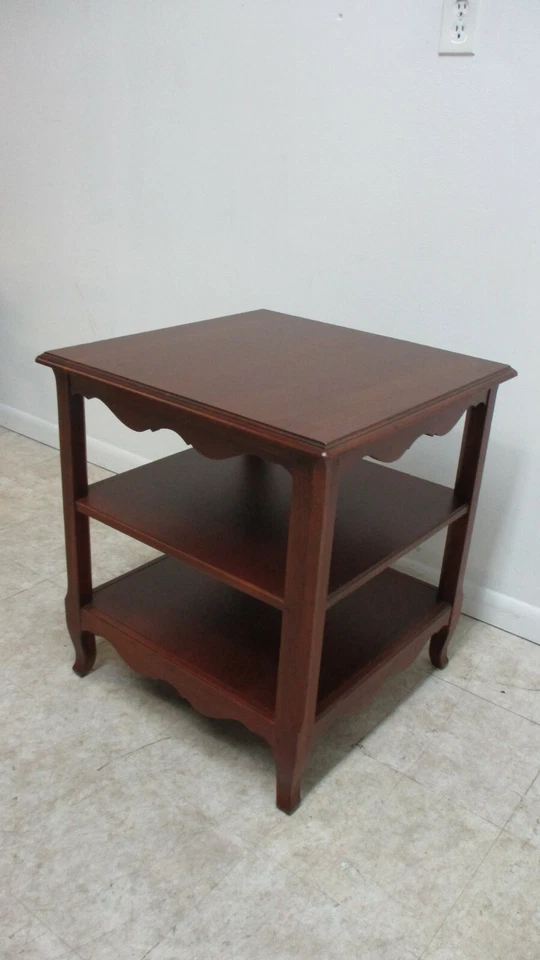 Soporte de mesa auxiliar Ethan Allen Legacy Maison Country francés TRES niveles Foto 3 de 4