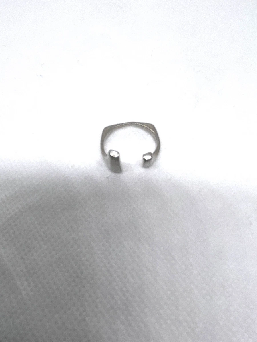 Anello in Argento 925 con Opale Tondo e Marcasiti