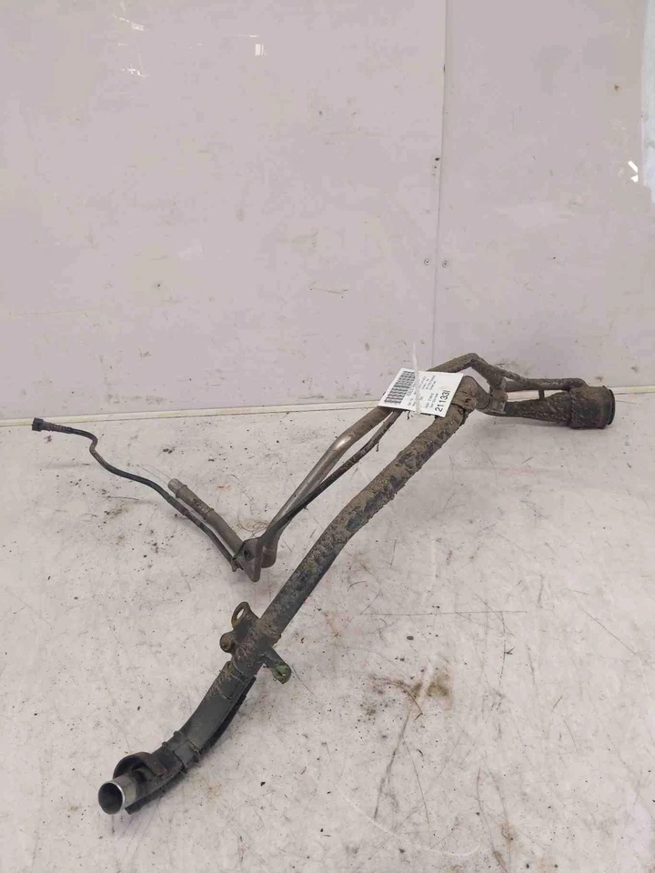 Conjunto de cuello de llenado de combustible Scion TC 2005-2010 OEM 7720121100 Foto 3 de 3