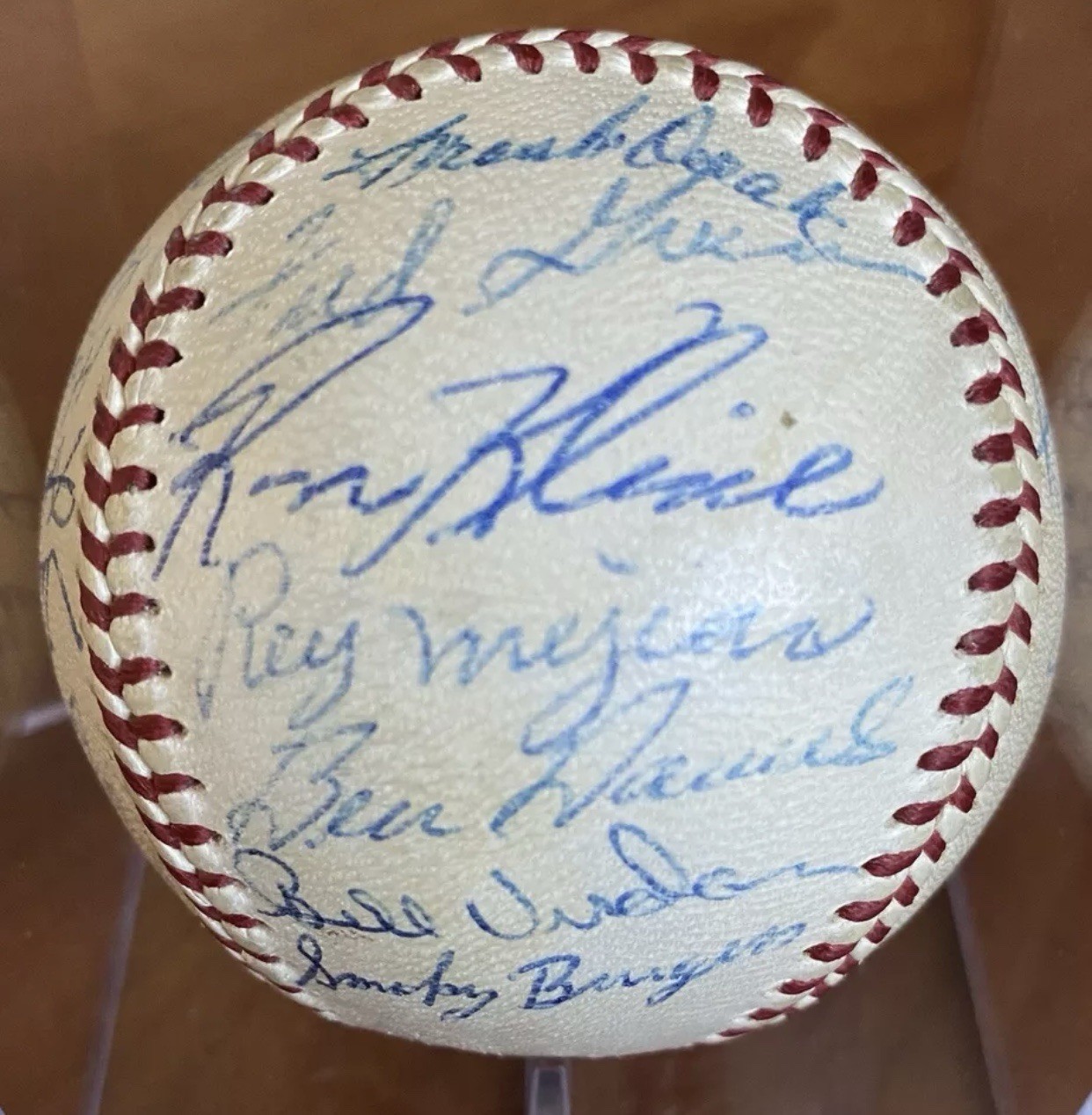 Beautiful Roberto Clemente 1959 Pittsburgh Pirates Team Signed Baseball PSA DNA. view 2