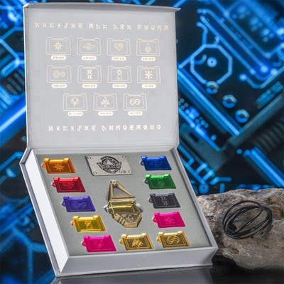 Digital Monster Digimon Adventure tri Halskette Abzeichen Badge Key Kostüme Box