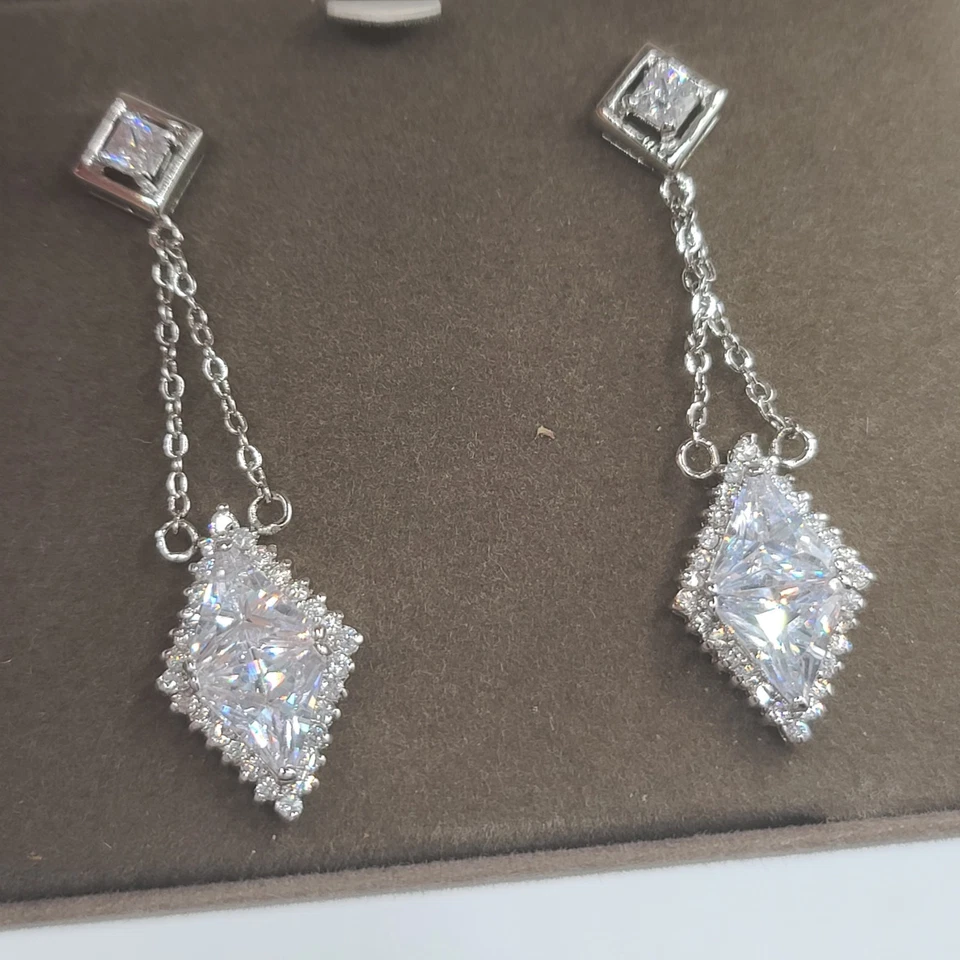 Pendientes Nolan Miller Estrás Colgantes Tono Plata Perforados Foto 4 de 4