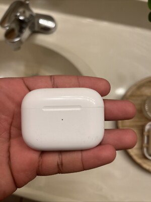 Apple AirPods Pro 2nd Generation with MagSafe Wireless Charging Case (USB C)...