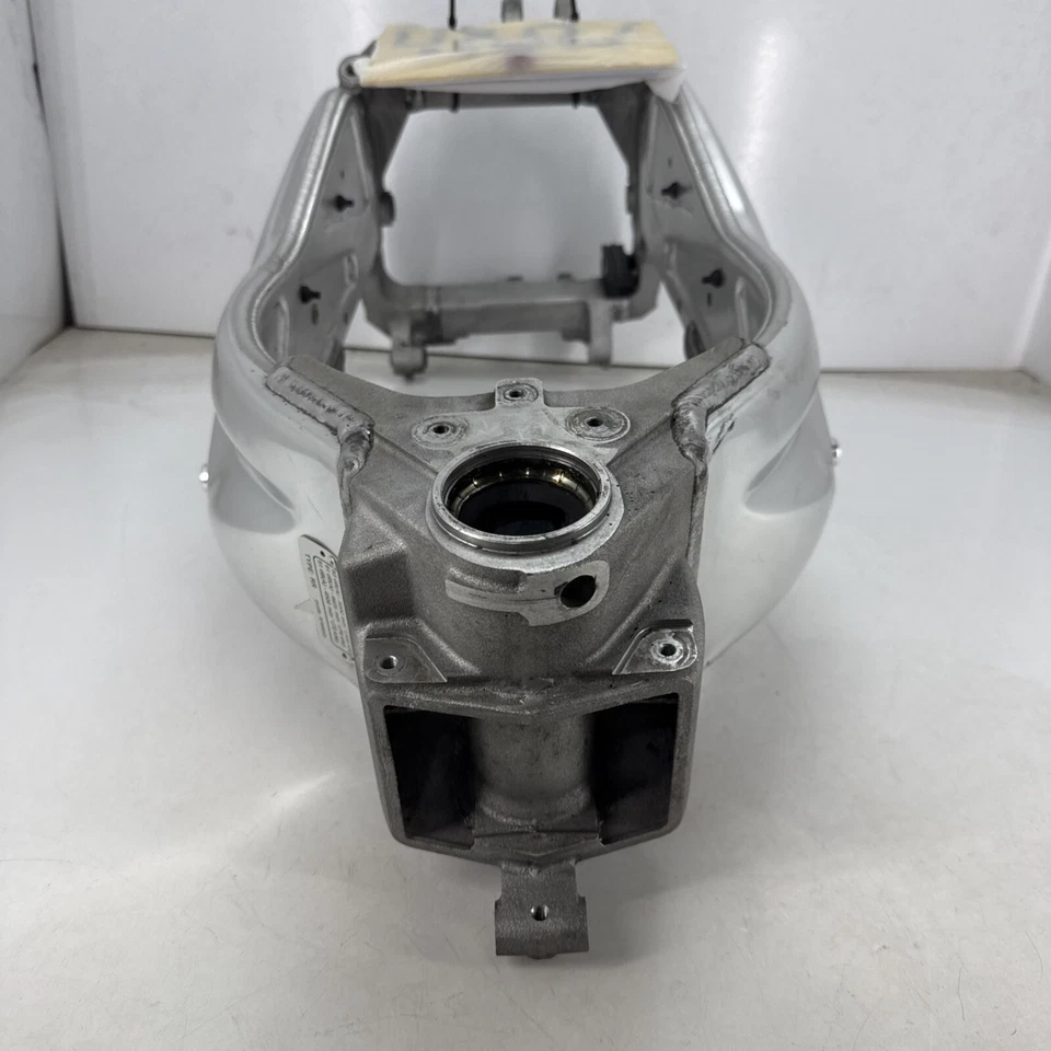 Cuadro Aprilia RSV1000R Gen2 2008 con V5 y documentos Pt.no AP8184394 #estante Foto 2 de 4