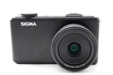 Sigma DP1 Merrill compact digital SLR camera *46 effective MP IS lens