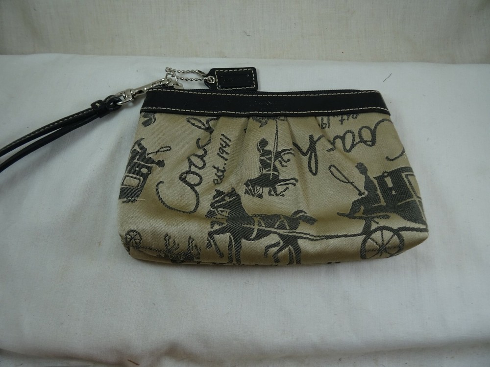 Coach Classic Wristlet Clutch Pouch Purse Zippered Tan Lobster clasp wrist strap