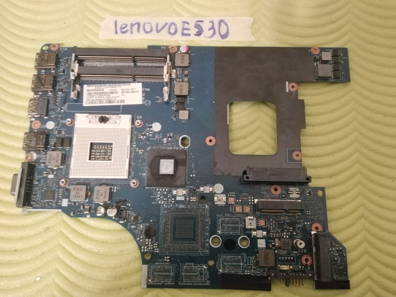 Carte Mère Intel EM64T (probablement Fonctionnelle) - Pour Pièces Ou Réparation - DDR2, VGA Intégrée
