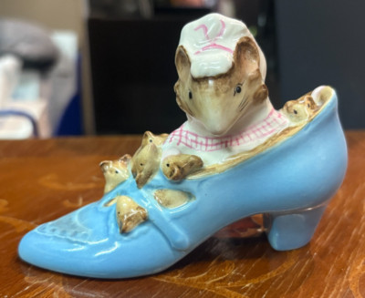 Beswick Beatrix Potter Die alte Frau, die in einem Schuh lebte Gold Bodenstempel SU244