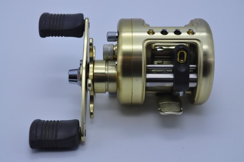 Carrete de baitcasting mango derecho Shimano Calcutta 50XT muy bueno - Imagen 2 de 11