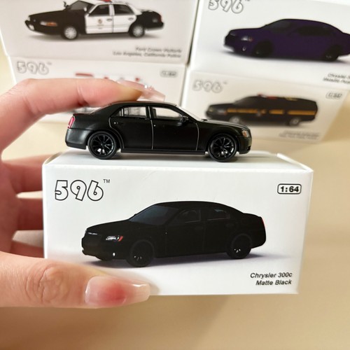 596 Model 1:64 Chrysler 300C Matte Black Metal Purple Alloy Car Model - Picture 2 of 16