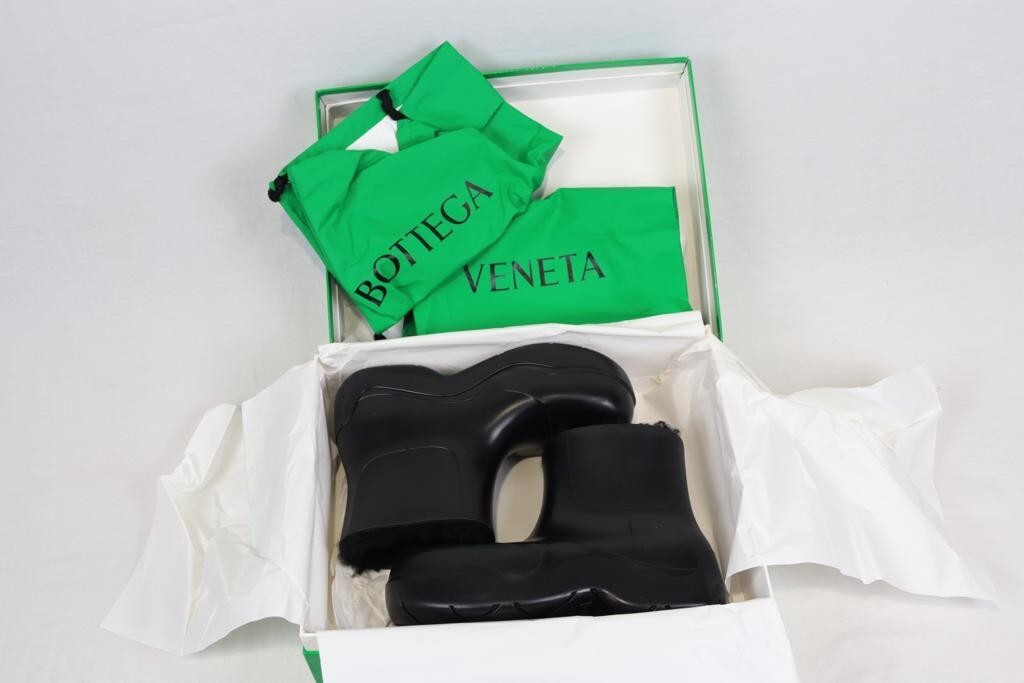 Bottega Veneta , Cozy Shearling Puddle Boots in Black , BNWB 41 | eBay