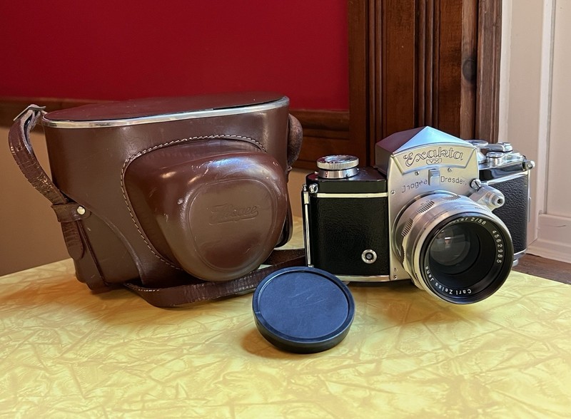 Exakta VX 35mm Film Camera with Carl Zeiss Jena Biotar 58mm f2 Lens + Cap & Case