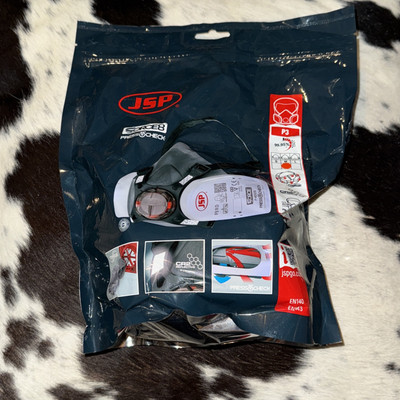 JSP Force 8 Halbmaskenpresse zur Überprüfung von P3 R D Filter BHTOA3-OL5-NOO abgelaufen 08/30