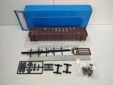 E&C Shops Milwaukee Road 62' Woodchip Gondola Ribbed HO Scale Kit USA Dump End