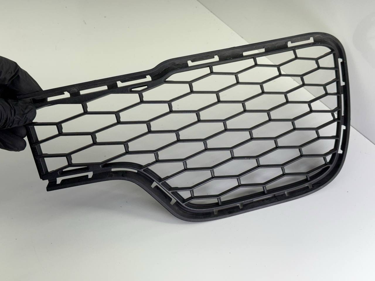 2014-17 Maserati Ghibli Front Left Bumper Lower Grille Bezel Cover  440