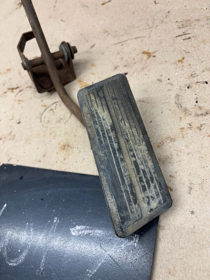 Dodge D150 D100 D250 D350 W250 W350 1981 86 1987 82 montaje del pedal del acelerador de gasolina Foto 2 de 4