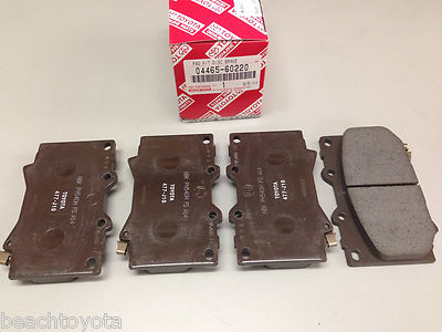 1998 2002 LAND CRUISER Front Brake Pads NEW genuine - Main Image