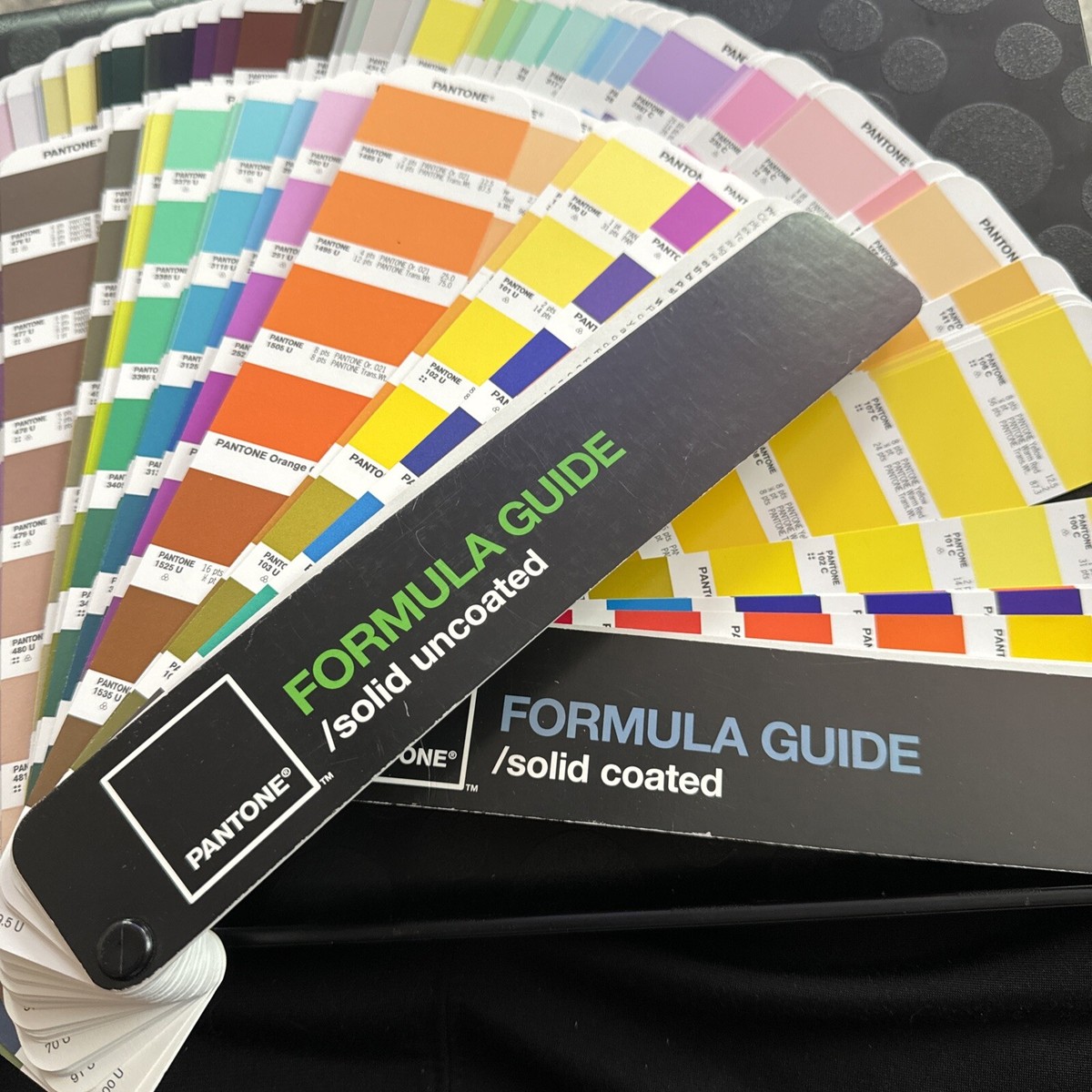 Pair Pantone Formula Guide Solid Coated & Uncoated Set 2006 Pair Pantone Formula Guide Solid Coated & Uncoated Set 2006