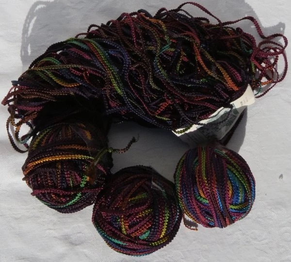 The Great Adirondack Yarn Co. Perlas de rayón Tiffany #912 hilo de cinta teñido a mano Lo Foto 2 de 4