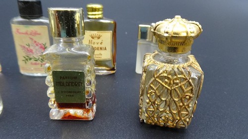 Lote de 14 botellas de perfume miniatura vintage mezcladas algunas completas raras Francia L@@K - Imagen 6 de 12