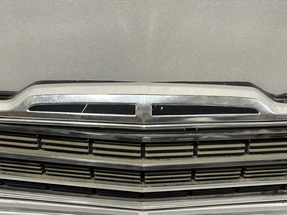 1988 JEEP GRAND WAGONEER FRONT GRILLE ASSEMBLY CHROME 55029548 Foto 4 de 4