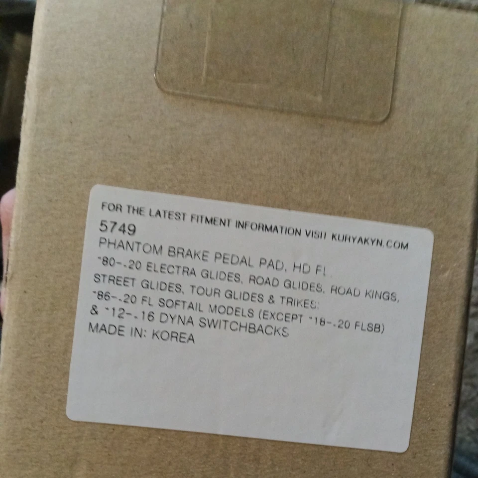Pastilla de pedal de freno Kuryakyn 5749 Phantom para modelos FL Touring - negra Foto 3 de 3