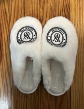 NEW Victoria  s Secret Signature Logo Faux Fur Closed Toe Slippers White -Size M