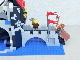 Lego Castle 6075 Wolfpack Tower - with Instructions and Box