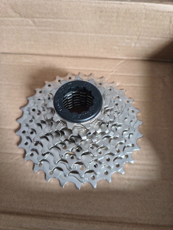Sunrace 9 Speed Cassette 11-28T Silver/Black Steel + Lockring