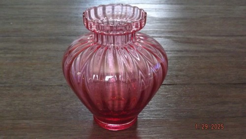 Vintage Estate CRANBERRY GLASS Art Glass VASE - Picture 2 of 5