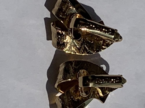 CHRISTIAN DIOR Beautiful Etched Gold CLIP-ON EARRINGS - Picture 12 of 12
