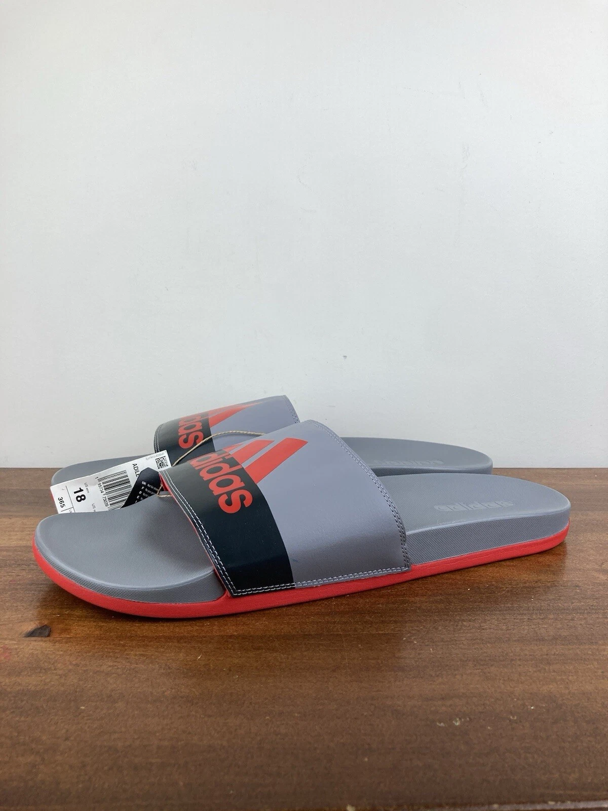 Adidas Adilette Comfort sandali slide uomo taglia 18 rosso vivo grigio carbonio nuovi con etichette