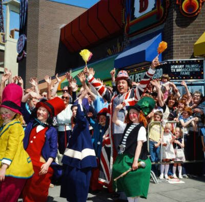 Ken Dodd accompanied by six of his Diddymen opens Coral Island the- Old Photo 1