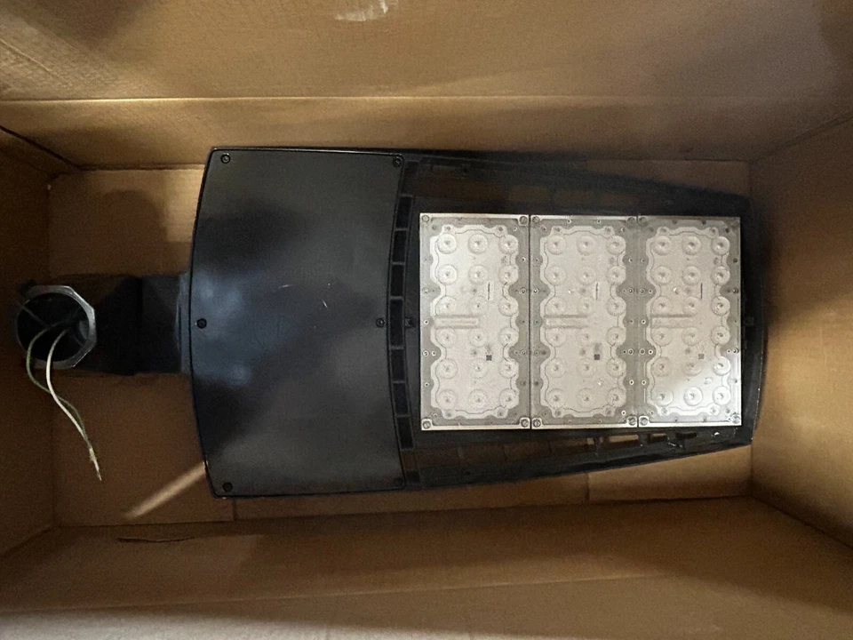 LUZ FAMILIAR DE ÁREA/INUNDACIÓN LITONIA # RSX3 LED P1 40K R5 MVOLT IS DDBXD Foto 2 de 2