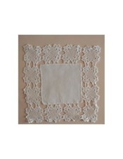 CENTRO CON BORDO REALIZZATO A MANO AD UNCINETTO 44x44 cm