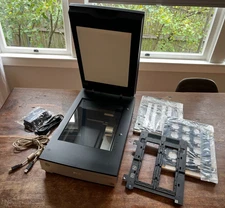 Epson Perfection V700 Photo Flatbed Scanner J221A High Res. With film holders. 