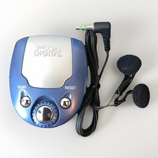 FM DIGITAL AUTO SCAN CLIP ON RADIO W/HEADPHONES SMALL  LIGHT WIGHT CLEAR SOUND