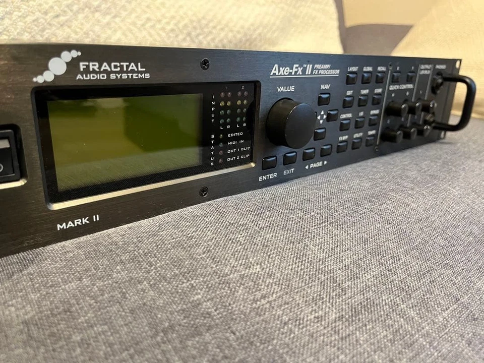 Fractal Audio Axe FX II MKii 2 Effect Rack Used Tested Working w/power cable - Image 2 of 3
