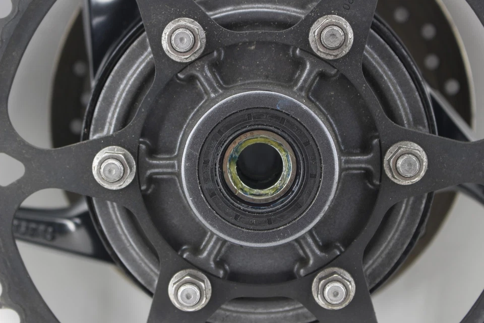 2024 TRIUMPH TRIDENT 660 OEM REAR BACK WHEEL RIM STRAIGHT HUB SPROCKET DISC BRAK - Изображение 2 из 4