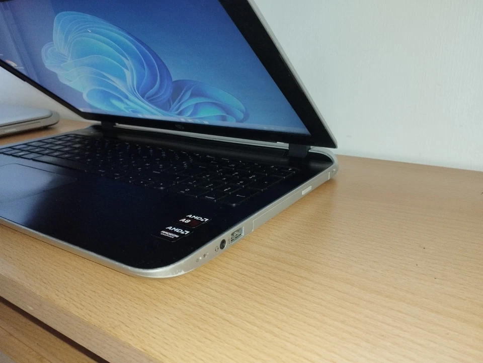 Pc Portable 15"6pouces HP AMD A8 2,00Ghz 8Go Ssd 250Go Parfait Etat - Photo 2/4